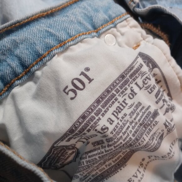 LEVI'S 501 original fit jeans in Wow Me Over 32" inseam (sz27) - Picture 10 of 16